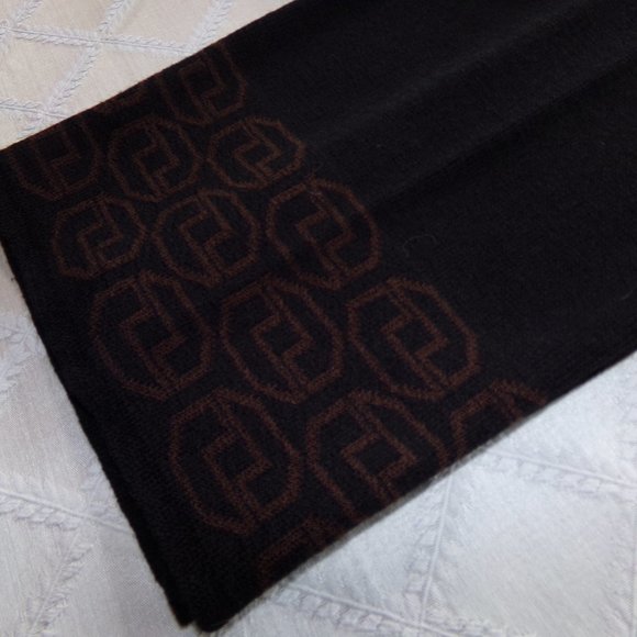 2 Pc Roni Rabl Suit - Picture 10 of 13